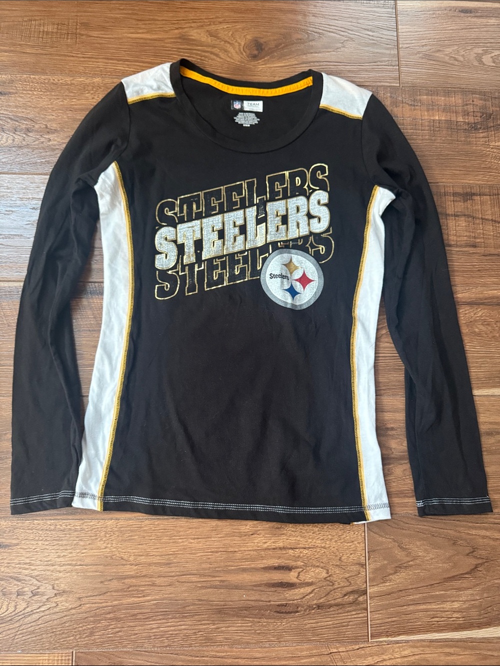 Pittsburgh Steelers Women’s Black Long-Sleeve Team Tee